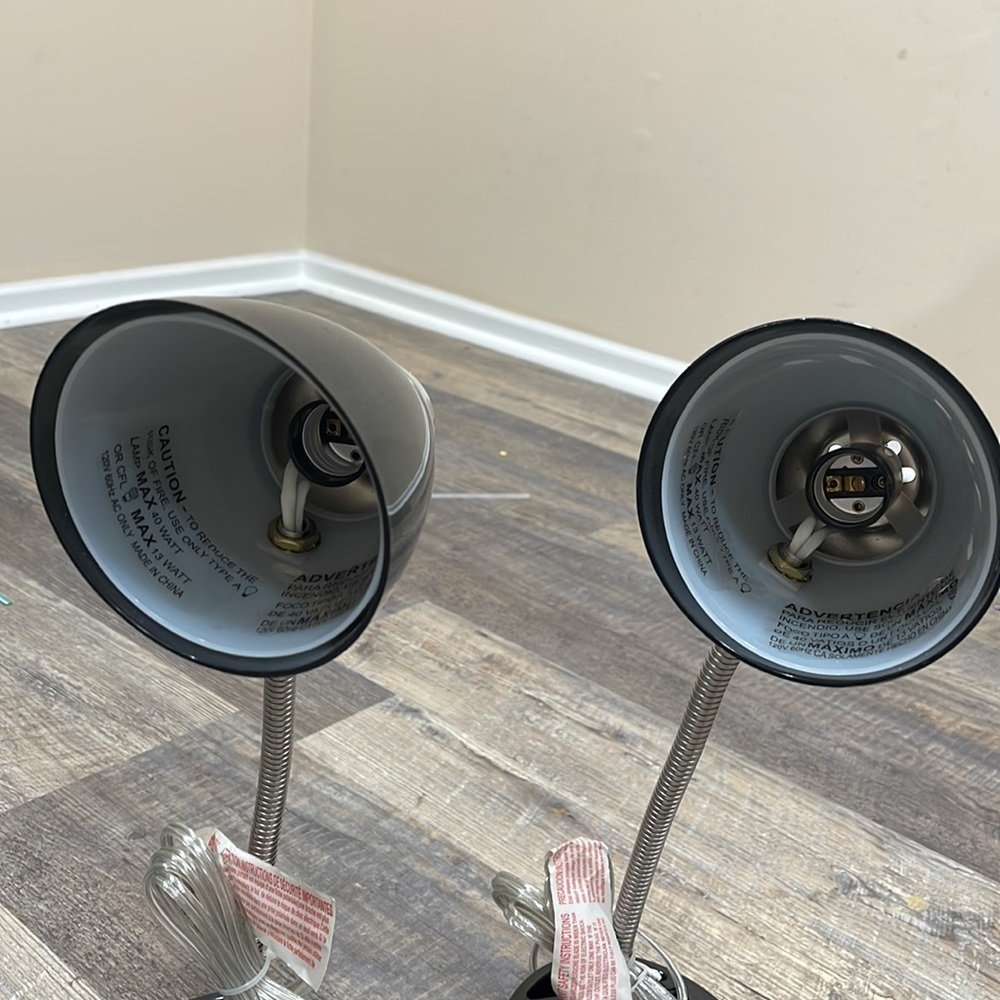 2 Lamps - Picture 6 of 7